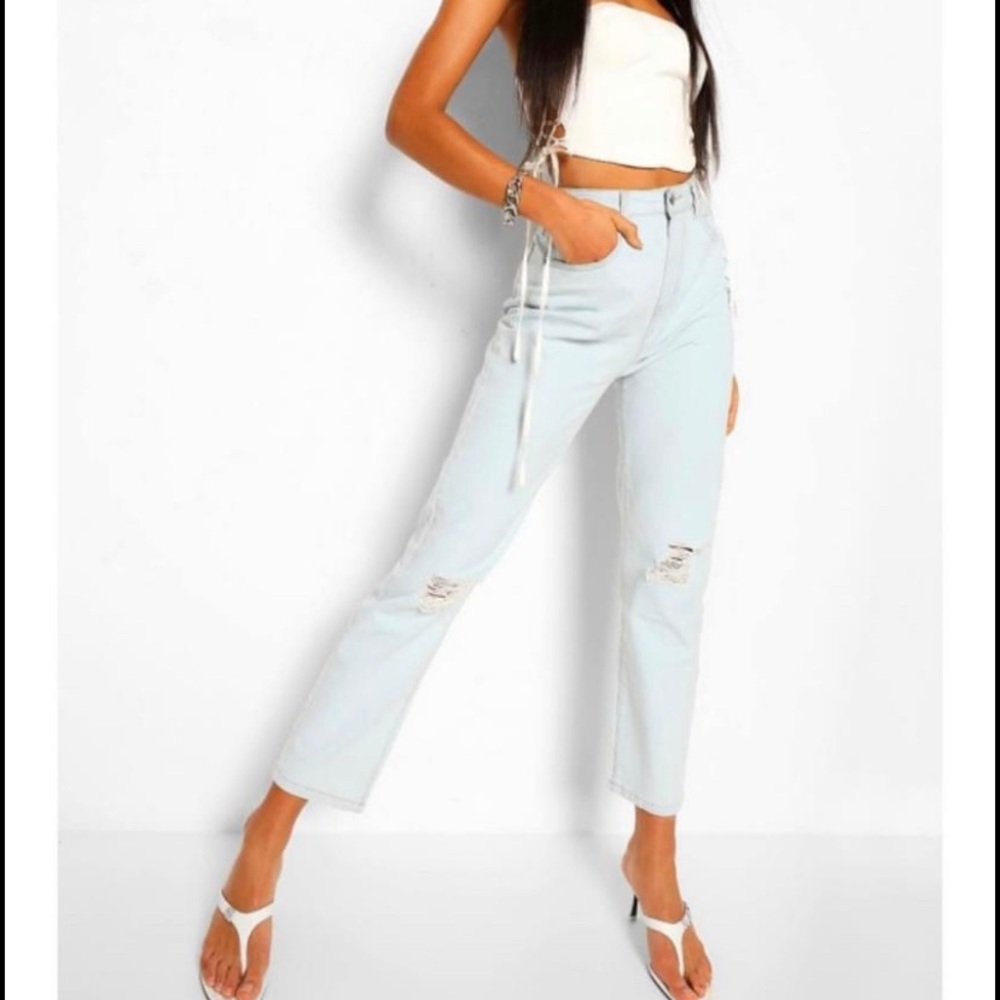 Light washed Boohoo mom jeans